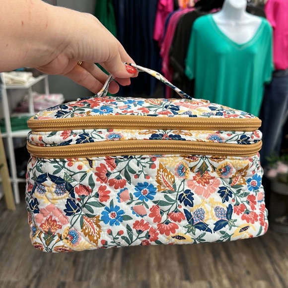 Vera Bradley Handbags - Vera Bradley *NEW* cosmetic case